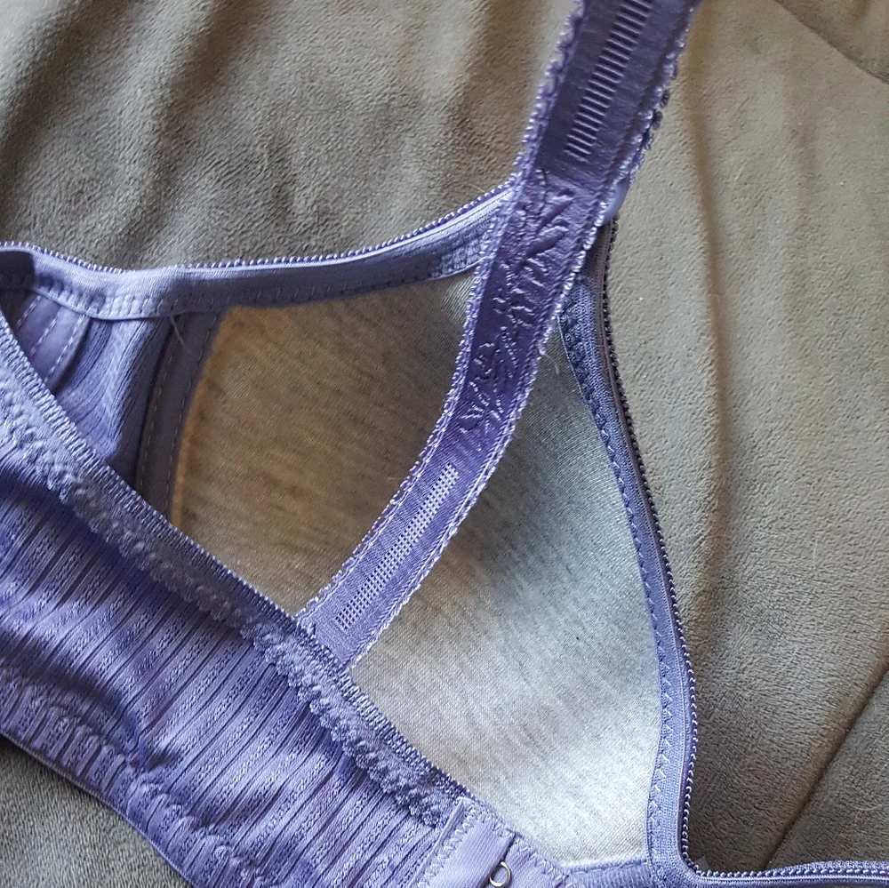 Purple‎ adjustable bra